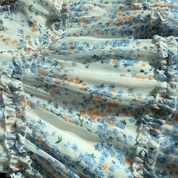 Beautiful flower dress - Picture 9 of 11